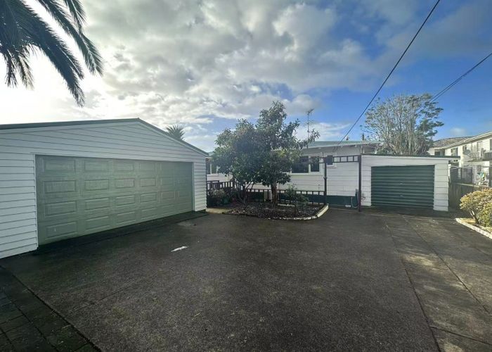  at 1/17 Queen Mary Avenue, New Lynn, Waitakere City, Auckland