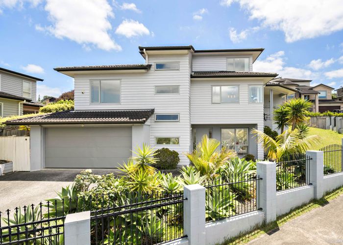  at 6 Bintulu Place, Fairview Heights, Auckland