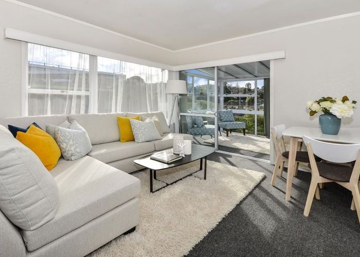  at 2/12 Downing Street, Glenfield, Auckland