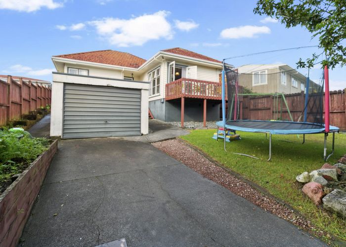  at 1/9 Sheehan Road, Te Atatu South, Waitakere City, Auckland