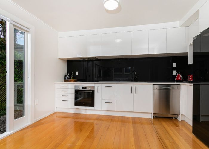  at 21 Lyttelton Avenue, Forrest Hill, North Shore City