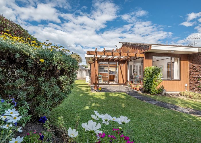  at 2/10 Tobruk Crescent, Milford, Auckland