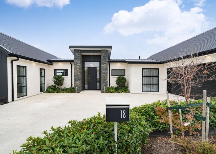  at 18 Vaucluse Heights, Fitzherbert, Palmerston North, Manawatu / Whanganui