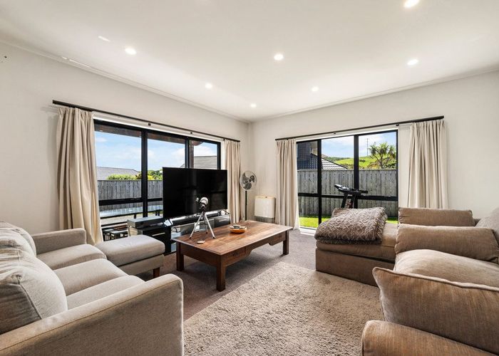  at 11 Cabbage Tree Grove, Woodridge, Wellington, Wellington