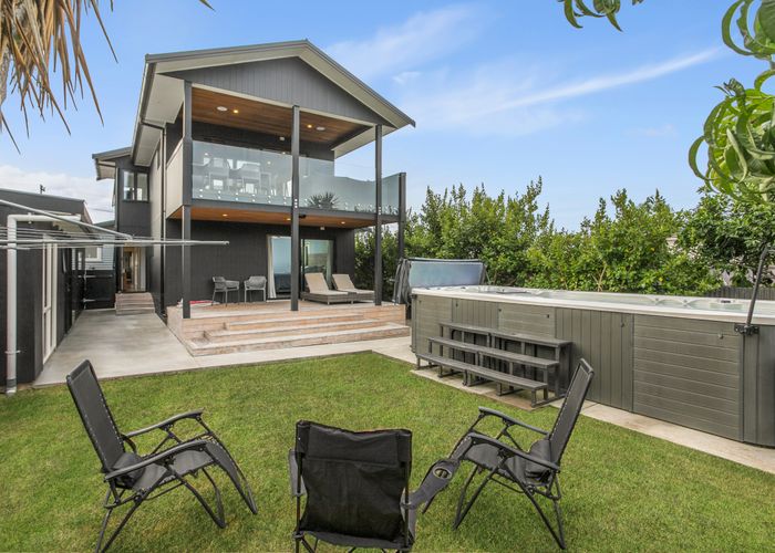  at 18 House Avenue, Mangere Bridge, Auckland