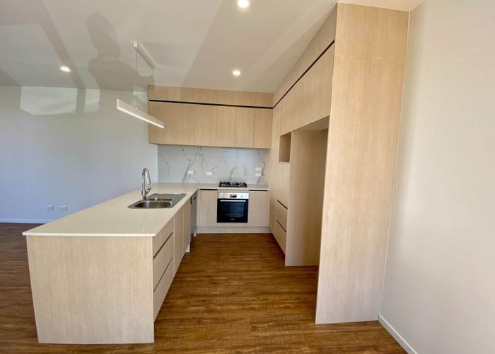  at 1/954 East Coast Road, Northcross, North Shore City, Auckland