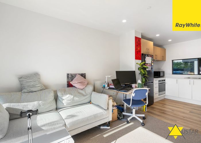  at 3/2 Stokes Avenue, Te Atatu Peninsula, Waitakere City, Auckland