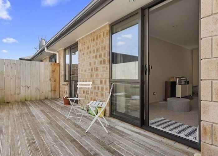  at 2/99 Lake Road, Frankton, Hamilton, Waikato