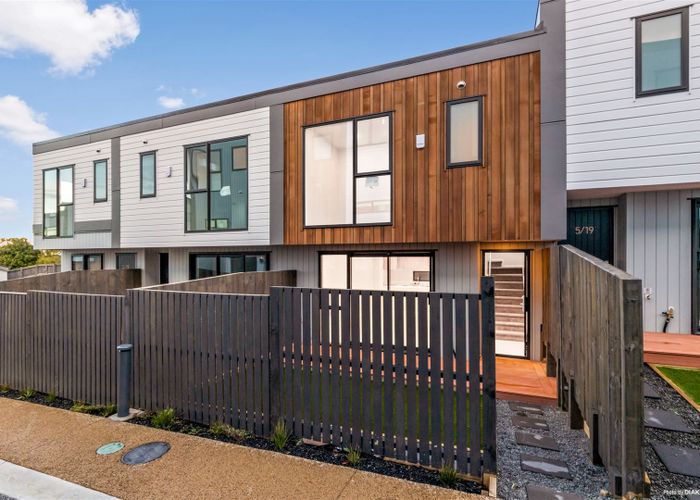  at 2/17 Parker Avenue, New Lynn, Auckland