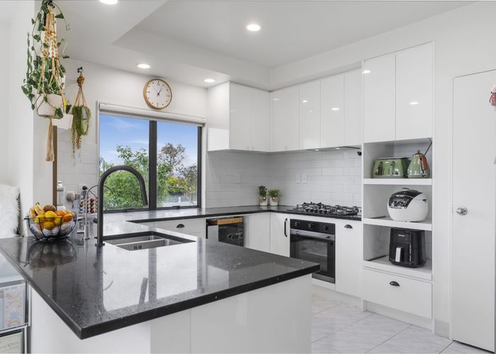  at 2/38 Luckens Road, West Harbour, Auckland