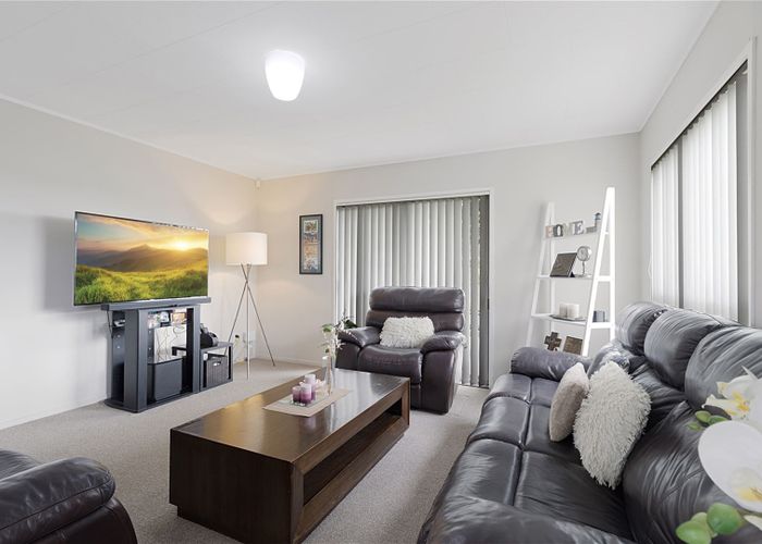  at 1/8 Iota Place, Clover Park, Auckland
