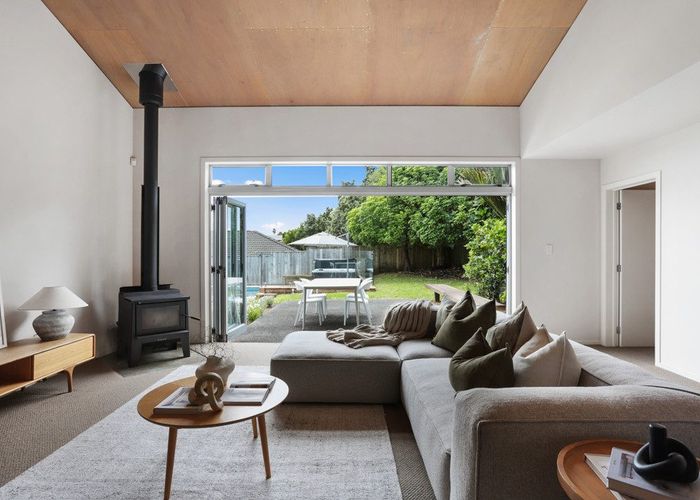  at 5 Foothills Lane, Glen Eden, Waitakere City, Auckland