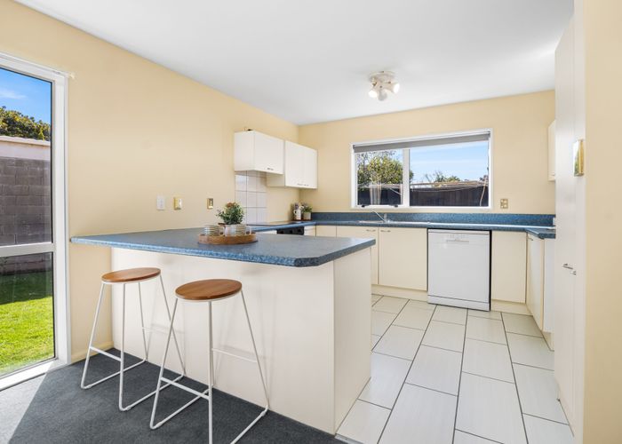  at 2 Warner Place, Heathcote, Christchurch City, Canterbury