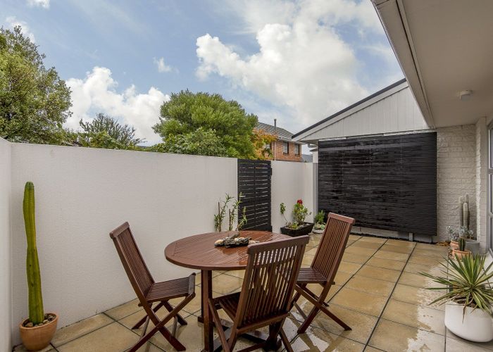  at 2/24 Champion Street, Edgeware, Christchurch