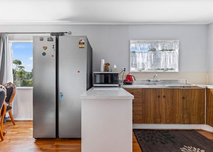  at 2/4 Kahikatea Place, Ranui, Auckland