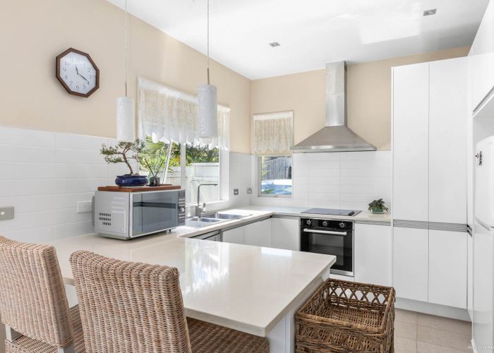  at 14L Kinross Street, Blockhouse Bay, Auckland