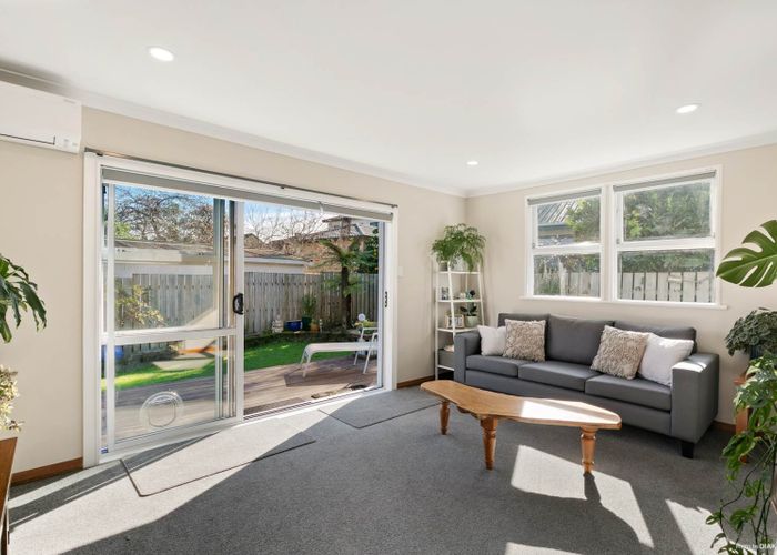  at 21 Carr Road, Three Kings, Auckland