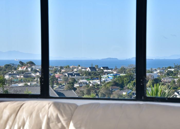  at 1/110 Arran Road, Browns Bay, Auckland
