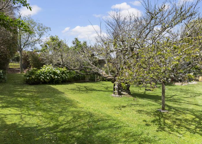  at 1 Westbourne Road, Murrays Bay, North Shore City, Auckland