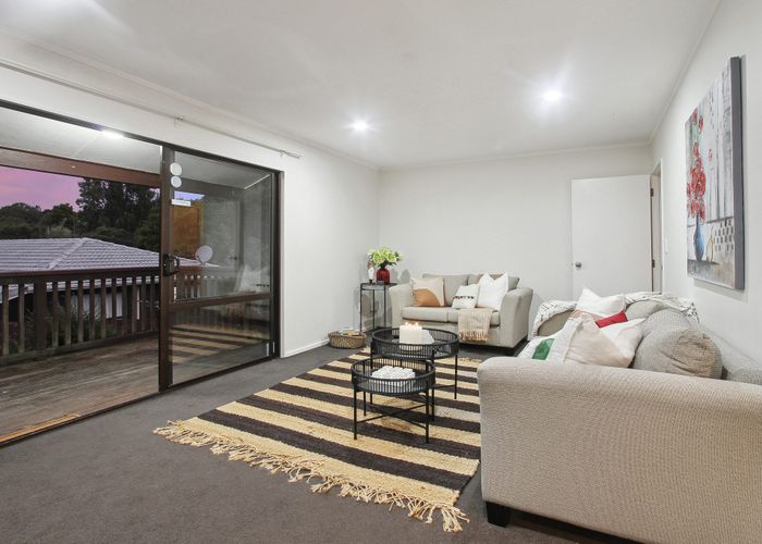  at 2/51 Greenvalley Rise, Glenfield, Auckland