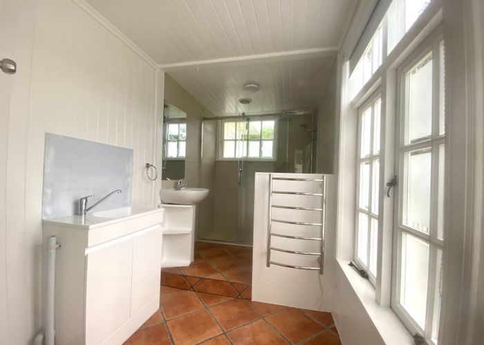  at Waiatarua, Waitakere City, Auckland