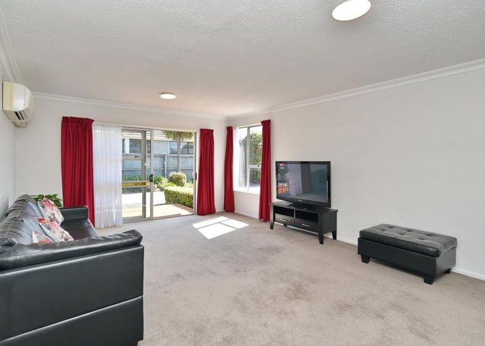 at 2/11 Tuckers Road, Redwood, Christchurch