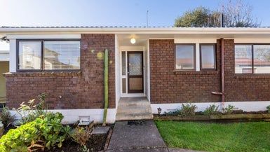  at 2/70 Butterworth Drive, Glendene, Auckland