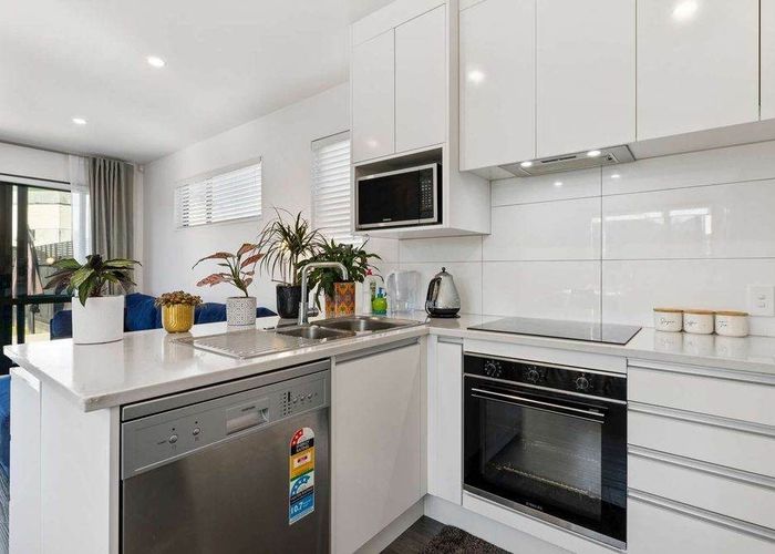  at 9/3 Abbotleigh Avenue, Te Atatu Peninsula, Waitakere City, Auckland