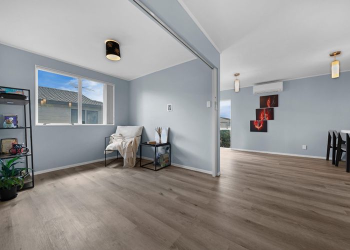  at 2/10 Norrie Smith Avenue, Flat Bush, Manukau City, Auckland
