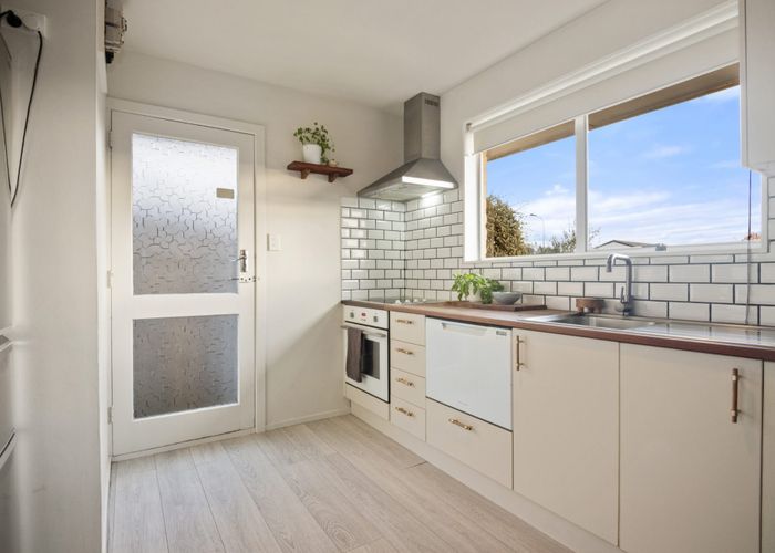  at 1/4 Valecrest Avenue, Parklands, Christchurch City, Canterbury