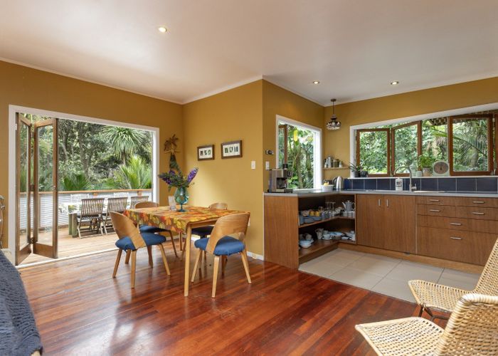  at 33 Glenesk Road, Piha, Waitakere City, Auckland