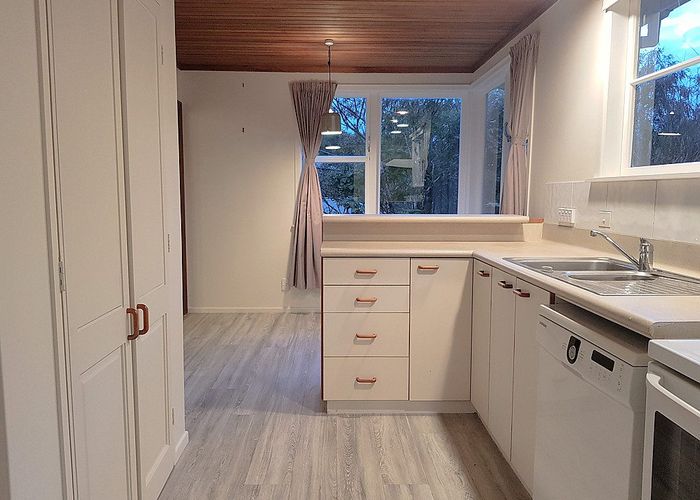  at 73 Elmslie Road, Pinehaven, Upper Hutt, Wellington