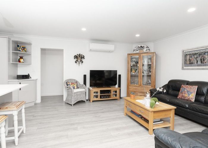  at 6 Kentwood Place, Flagstaff, Hamilton