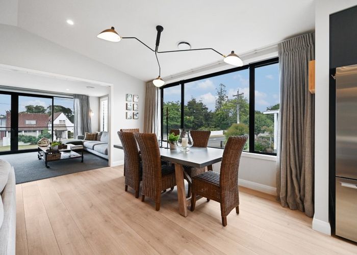  at 2/908 River Road, Queenwood, Hamilton