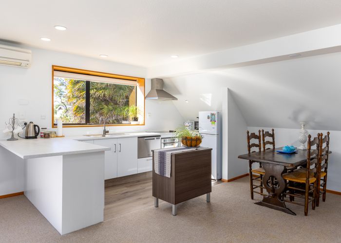  at 2/32 Taupata Street, Redcliffs, Christchurch