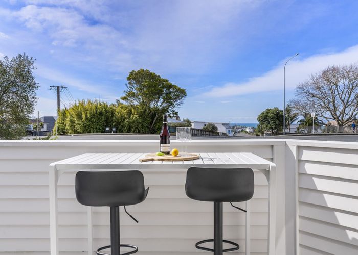  at 1/556 East Coast Road, Mairangi Bay, North Shore City, Auckland