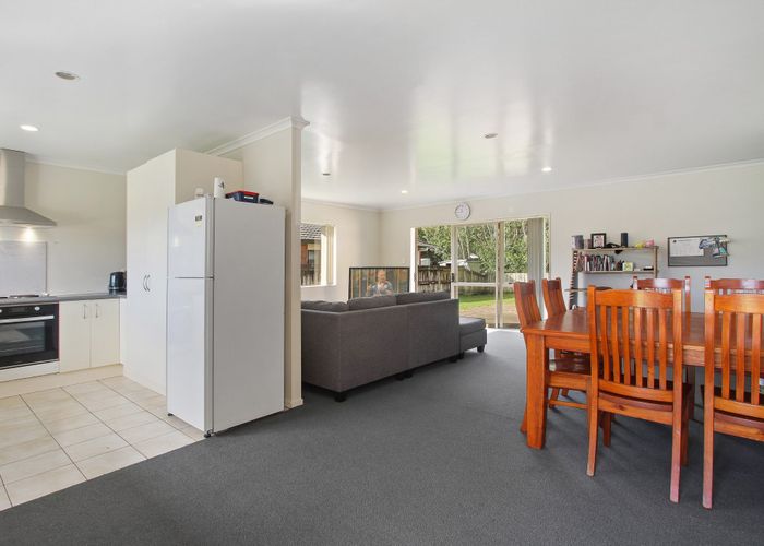  at 8 Neesons Way, Glendene, Auckland