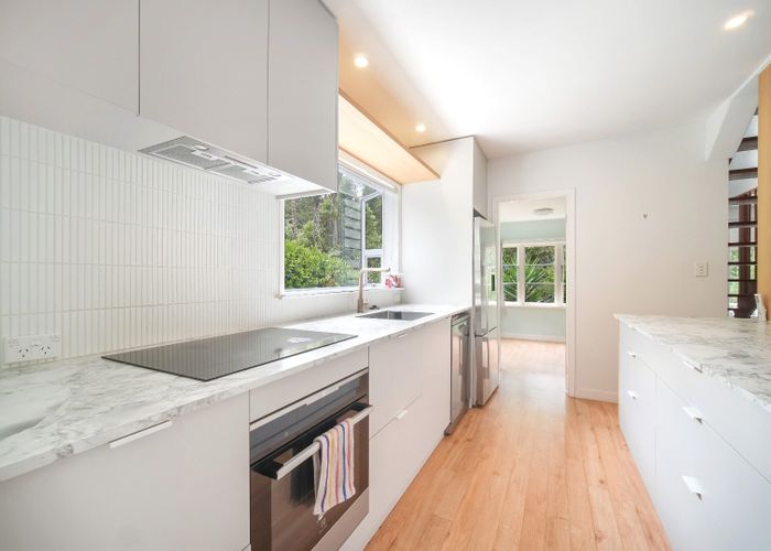  at 16 Mahoe Road, Titirangi, Waitakere City, Auckland