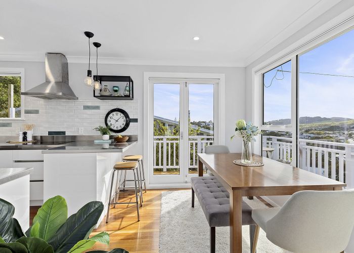  at 7 Alwyn Place, Newlands, Wellington