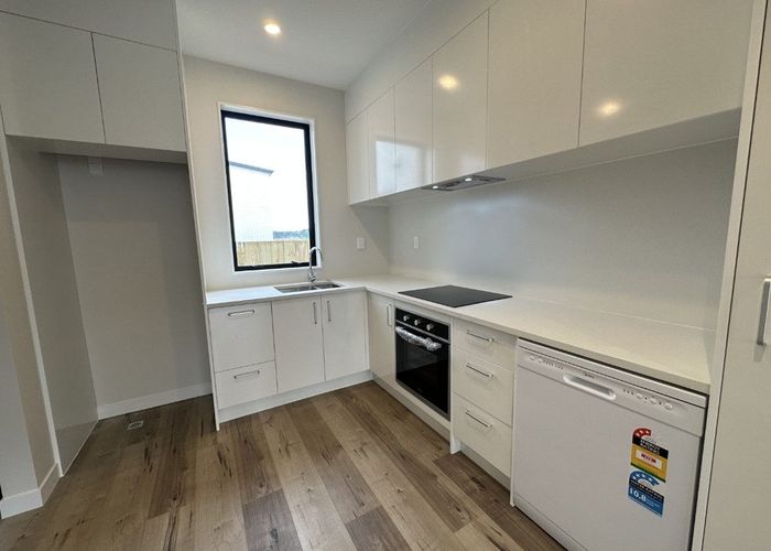  at 4 Matakohe Road, Westgate, Waitakere City, Auckland