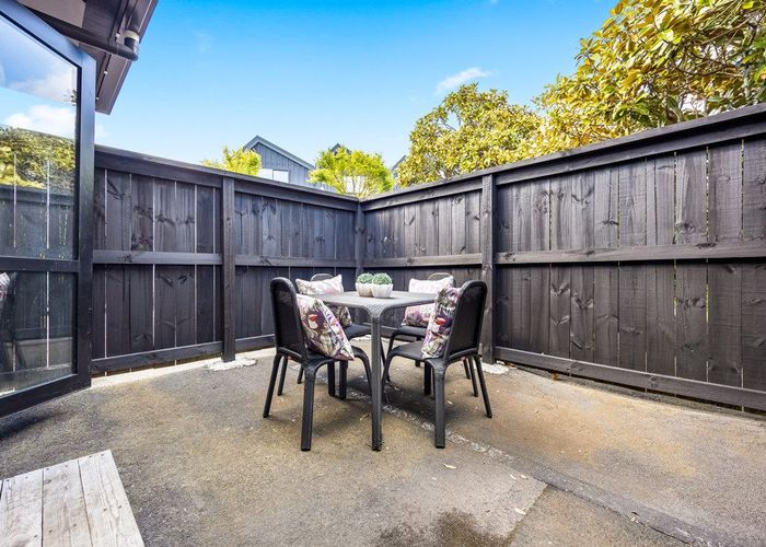  at 5/108-112 Unsworth Drive, Unsworth Heights, North Shore City, Auckland