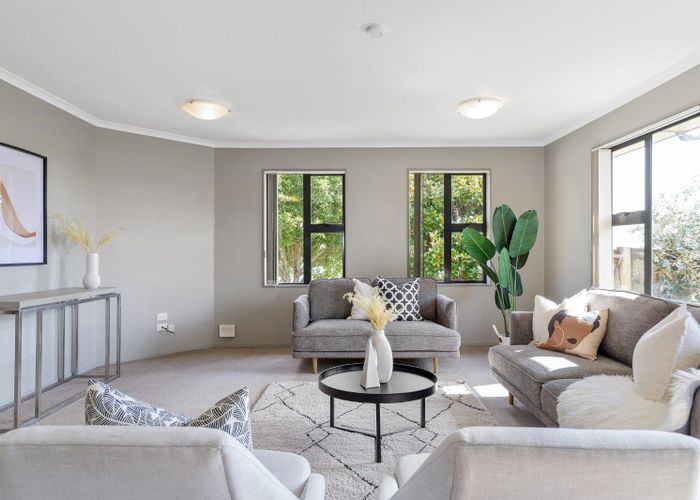  at 3 Eastridge Terrace, Huntington, Hamilton
