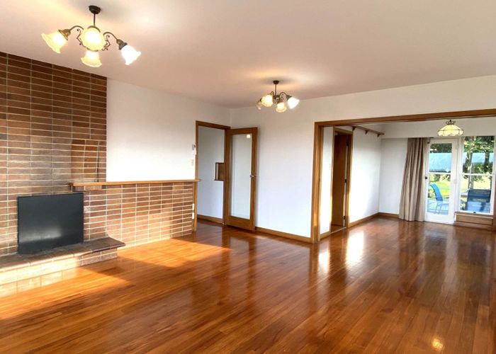  at 4 Alton Avenue, Hillcrest, Auckland
