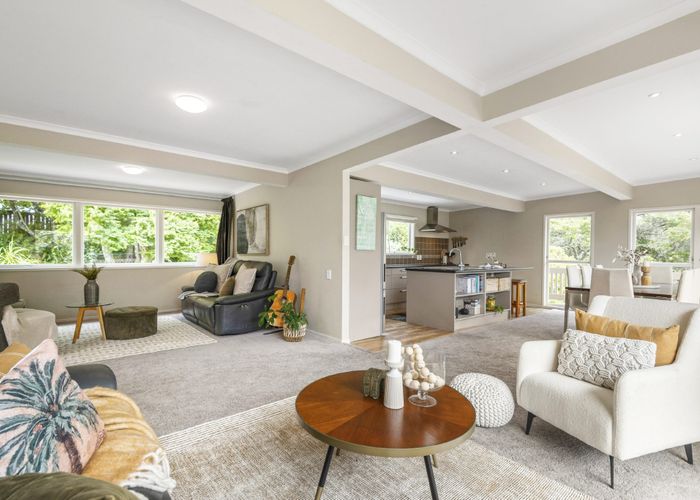  at 8 Tranquil Glade, Hillcrest, North Shore City, Auckland