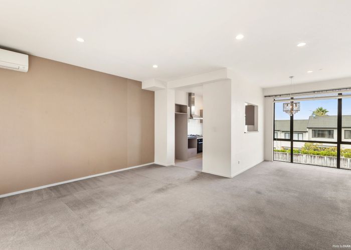 at 40/22 Northcross Drive, Oteha, Auckland