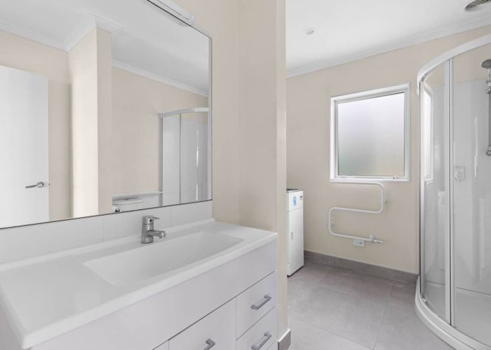  at 186a Chivalry Road, Glenfield, North Shore City, Auckland