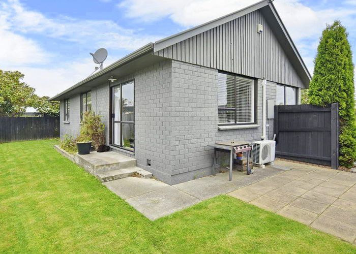  at 2/18 Wairakei Road, Strowan, Christchurch