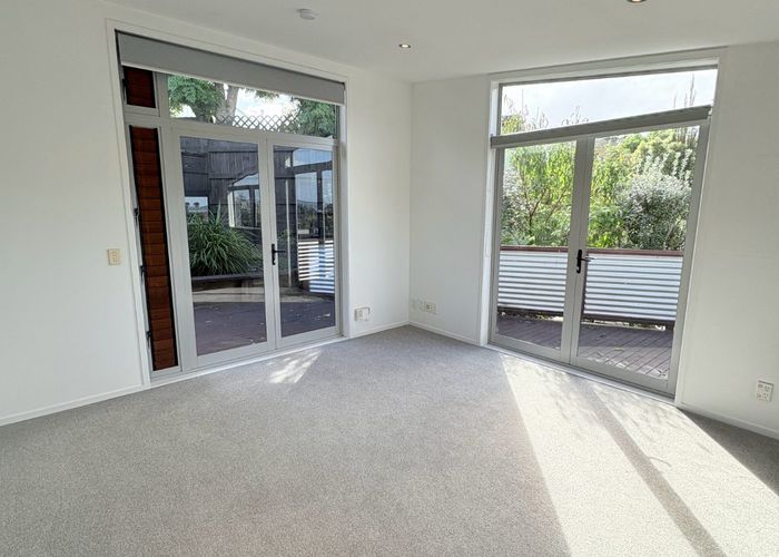  at 86A Parr Terrace, Castor Bay, North Shore City, Auckland