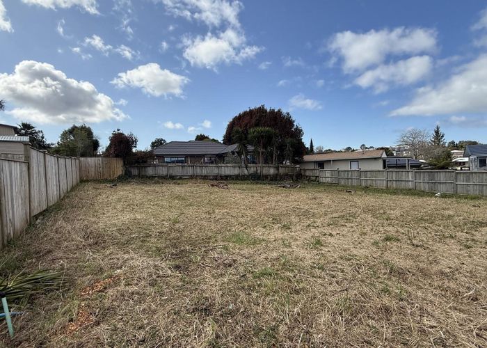  at 8 Ambrosia Avenue, Henderson, Waitakere City, Auckland