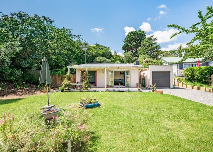 at 15 Dale Road, Raumati South, Paraparaumu